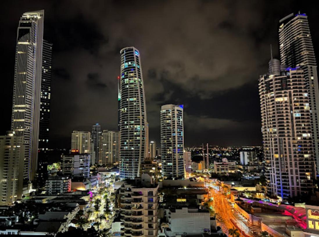 Luxury Apartment & Ocean View In Surfers Paradise Guldkusten Exteriör bild